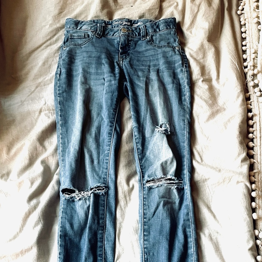 Super cute ripped jeans